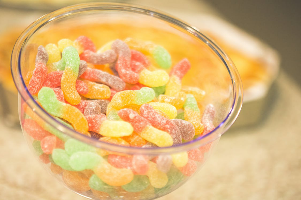  gummies in a clear bowl.