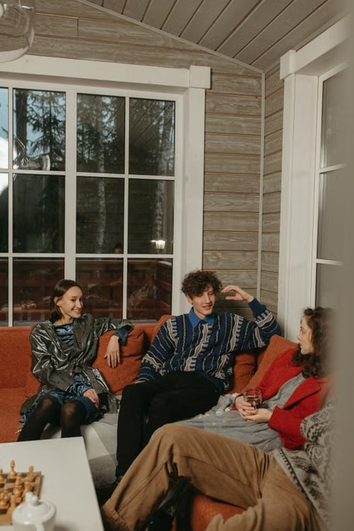 Why Cannabis Digital Art Conversations Change Across Friend Groups